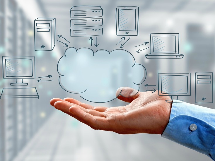 Hand met handgetekende cloud